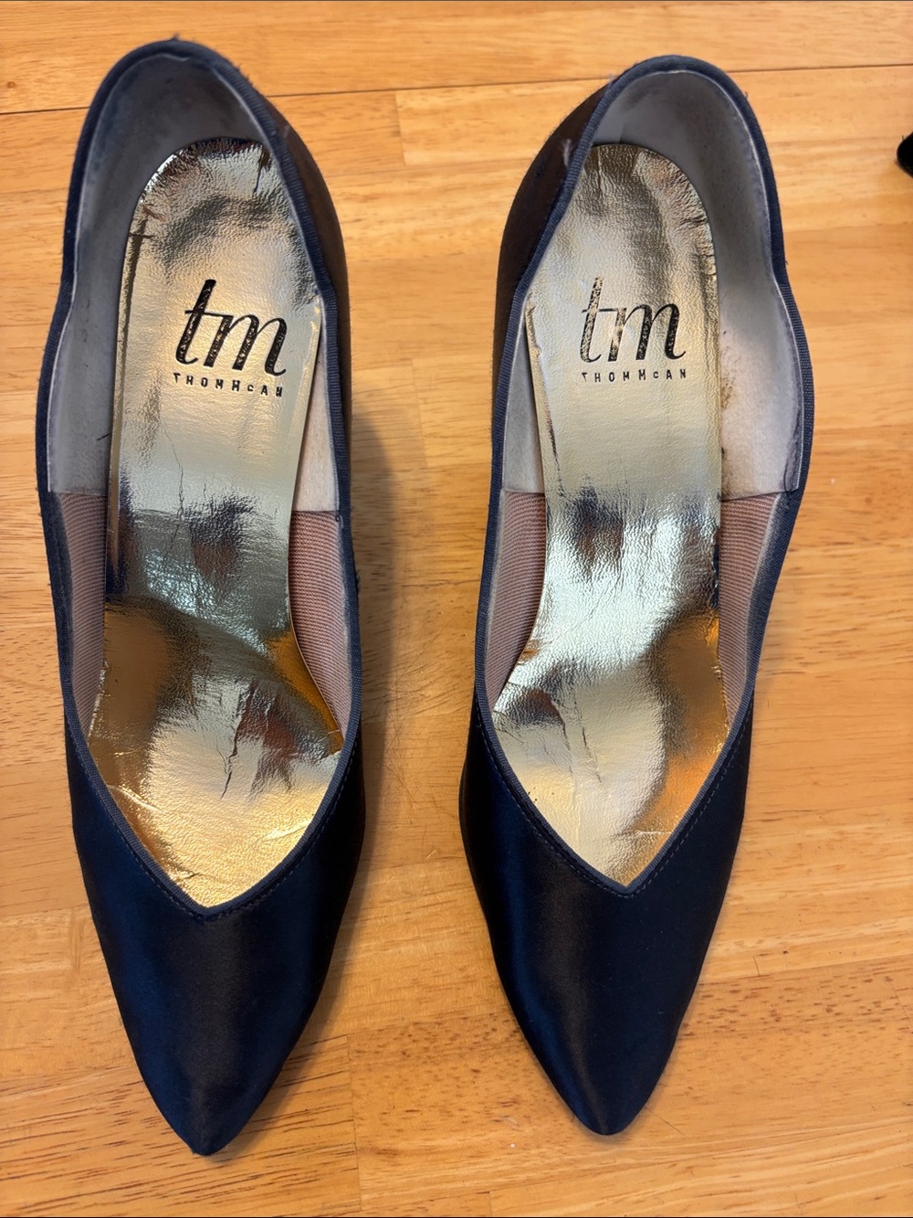 Vintage Thom McAn Navy Pointed Toe Heels with Gold Insole